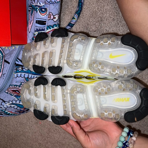 2019 Wmns Air VaporMax Plus 'Sunshine Yellow' - Picture 9 of 14